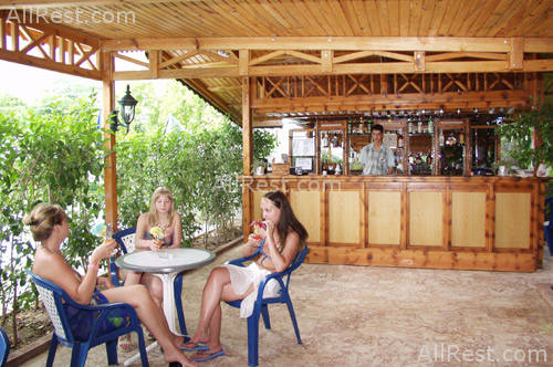 Rose Hotel 8